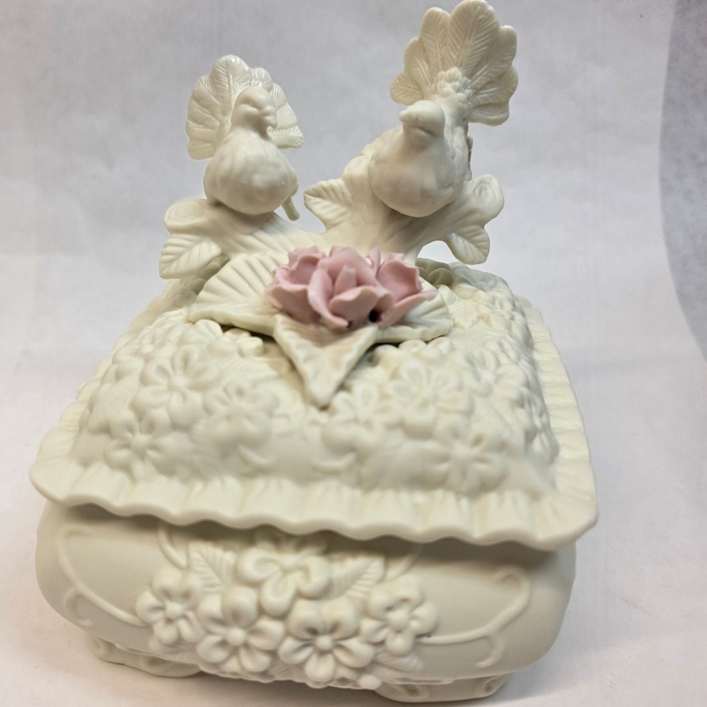 Artmark‎ Jade Porcelain Trinket Box with Lid White Dove Pink Rose Floral 1998 - Picture 10 of 10